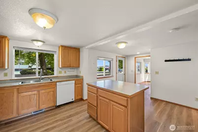 8141 Comox Road W, Blaine, WA 98230 - Photo 11
