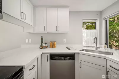 406 10th Street #C202, Kirkland, WA 98033 - Photo 11