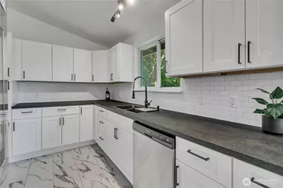 18504 38th Avenue S, SeaTac, WA 98188 - Photo 9
