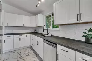 18504 38th Ave S, SeaTac, WA 98188 - Photo 9
