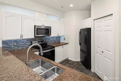 12113 NE 172nd Place #J202, Bothell, WA 98011 - Photo 5
