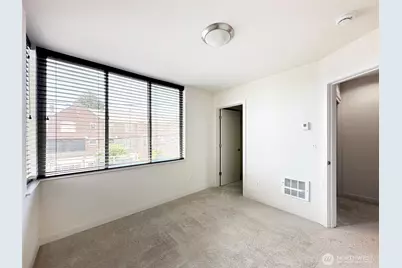 4812 Linden Avenue N, Seattle, WA 98103 - Photo 7