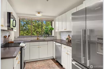 1120 Spring Street #602, Seattle, WA 98104 - Photo 13