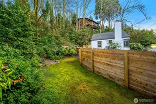 2301 Delmar Dr E, Seattle, WA 98102 - Photo 29