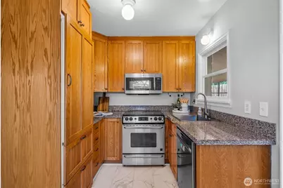 2301 Delmar Drive E, Seattle, WA 98102 - Photo 7