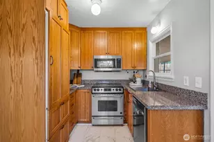 2301 Delmar Dr E, Seattle, WA 98102 - Photo 7