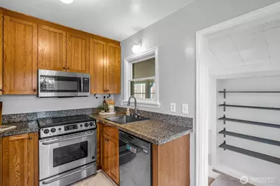 2301 Delmar Drive E, Seattle, WA 98102 - Photo 9