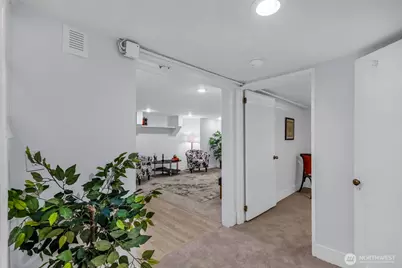 2301 Delmar Drive E, Seattle, WA 98102 - Photo 15