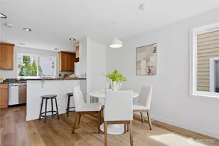 936 N 35th St, Seattle, WA 98103 - Photo 9