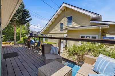 2204 3rd Avenue W, Seattle, WA 98119 - Photo 27