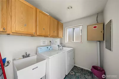 809 N 6th Street, Renton, WA 98057 - Photo 9
