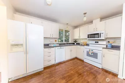 12705 SE 74th Street, Newcastle, WA 98056 - Photo 9