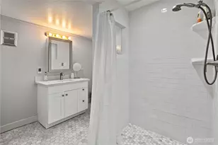 707 W Bertona St, Seattle, WA 98119 - Photo 33