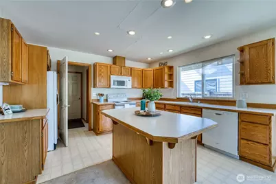 20106 Bue Rund Loop NE, Poulsbo, WA 98370 - Photo 3