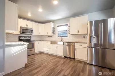 1204 4th Avenue SE, Puyallup, WA 98372 - Photo 3