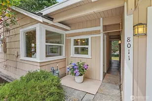 8011 SE 57th St, Mercer Island, WA 98040 - Photo 3