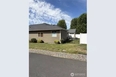 763 SE Bedford Loop, College Place, WA 99324 - Photo 3
