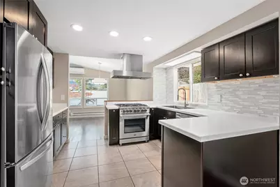 10818 31st Avenue SW, Seattle, WA 98146 - Photo 9