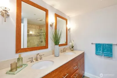 18707 SE Newport Way #303, Issaquah, WA 98027 - Photo 19
