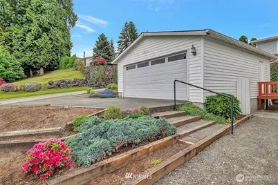 17044 Woodcrest Drive NE, Bothell, WA 98011 - Photo 19