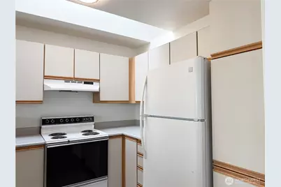 124 SW 154th Street #302, Burien, WA 98166 - Photo 5