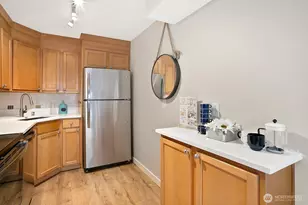 1601 Taylor Ave N, Seattle, WA 98109 - Photo 11