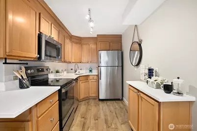 1601 Taylor Avenue N #405, Seattle, WA 98109 - Photo 9