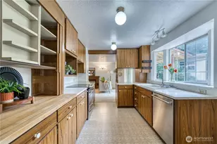406 Pennie Ln, Bremerton, WA 98310 - Photo 17