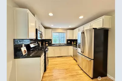 2138 N 113th Street #B, Seattle, WA 98133 - Photo 9