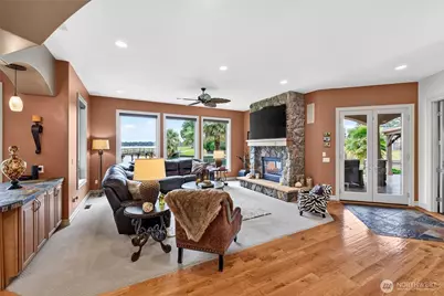 20208 Island Parkway East, Lake Tapps, WA 98391 - Photo 17