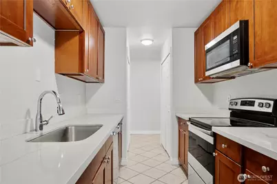 321 Bellevue Way SE #203, Bellevue, WA 98004 - Photo 5