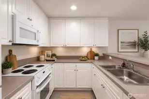 321 10th Ave S, Seattle, WA 98104 - Photo 9