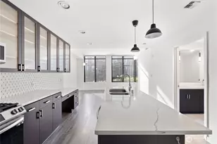 2716 Elliott Ave, Seattle, WA 98121 - Photo 9