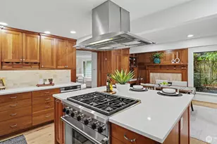 10555 SE 28th St, Beaux Arts, WA 98004 - Photo 11