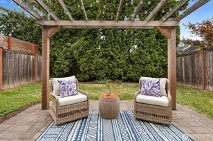318 NE 59th St, Seattle, WA 98105 - Photo 25
