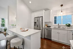 318 NE 59th St, Seattle, WA 98105 - Photo 13