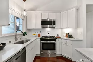 318 NE 59th St, Seattle, WA 98105 - Photo 11
