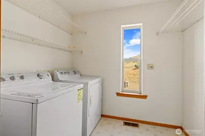 723 Burbank Creek Road, Yakima, WA 98901 - Photo 21