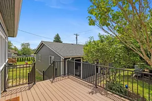 1218 E Marine View Dr, Everett, WA 98201 - Photo 31