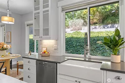 2424 108th Avenue NE, Bellevue, WA 98004 - Photo 13