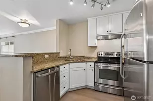 621 5th Ave N, Seattle, WA 98109 - Photo 3