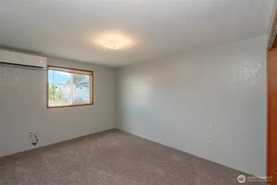 915 W 11th St, Port Angeles, WA 98363 - Photo 15