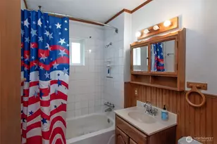 915 W 11th St, Port Angeles, WA 98363 - Photo 13