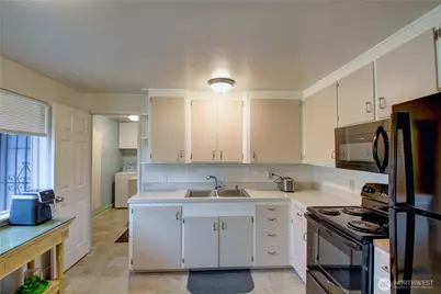 21 SW 8th Avenue, Oak Harbor, WA 98277 - Photo 13