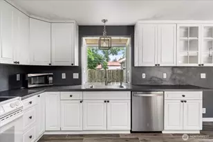 672 SE 4th Ave, Oak Harbor, WA 98277 - Photo 13