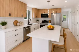 7605 NE Hidden Cove Rd, Bainbridge Island, WA 98110 - Photo 5
