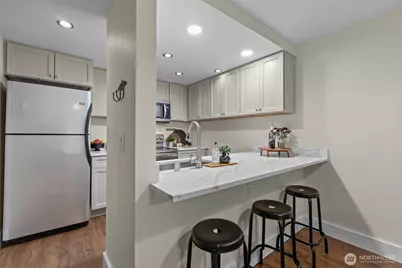 8800 20th Avenue NE #B208, Seattle, WA 98115 - Photo 9