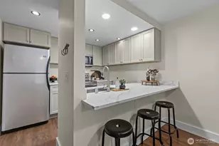 8800 20th Ave NE, Seattle, WA 98115 - Photo 9