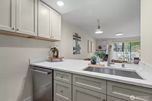 8800 20th Ave NE, Seattle, WA 98115 - Photo 11