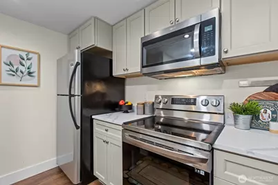 8800 20th Avenue NE #B208, Seattle, WA 98115 - Photo 13